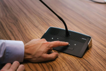 Универсальный пульт Televic D-Cerno DECIDE