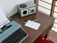 Радиоприемник с часами Tivoli Model One+ Цвет: Серый/Белый [Grey/White]