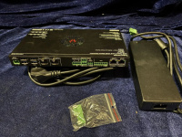 Матричный коммутатор Lightware UCX-4x2-HC30