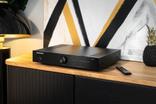 Комплект стереоусилитель Phaze Audio VOLT Цвет: Чёрный [Black] + проигрыватель виниловых дисков Phaze Audio Diana MK2 Цвет: Орех [Walnut]