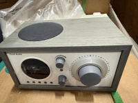 Радиоприемник с часами Tivoli Model One+