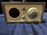 Радиоприемник с часами Tivoli Model One+